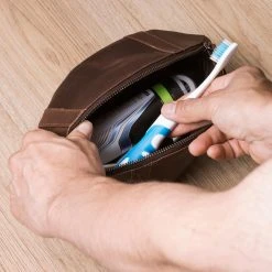 ThumbsUp! Mens Luxe Leather Football Washbag